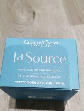 Crabtree & Evelyn La Source Mineral Soak - Light Blue Box